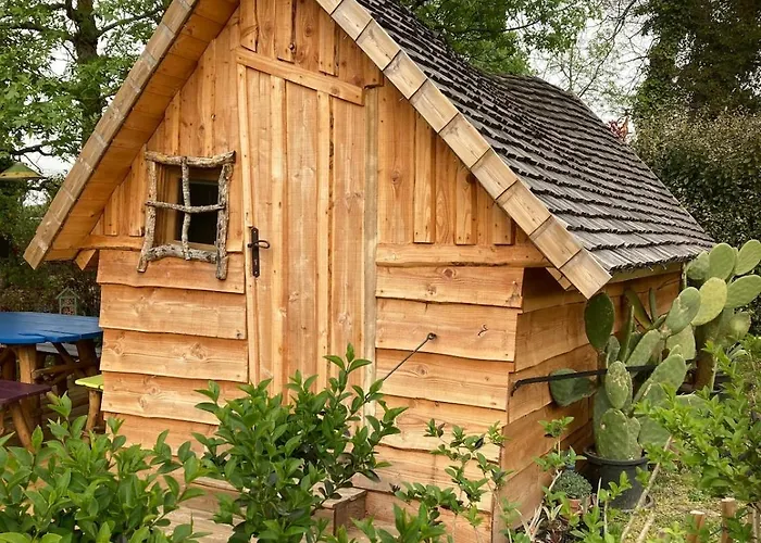 Insolite Entre Albi Et Cordes-sur-ciel 木屋